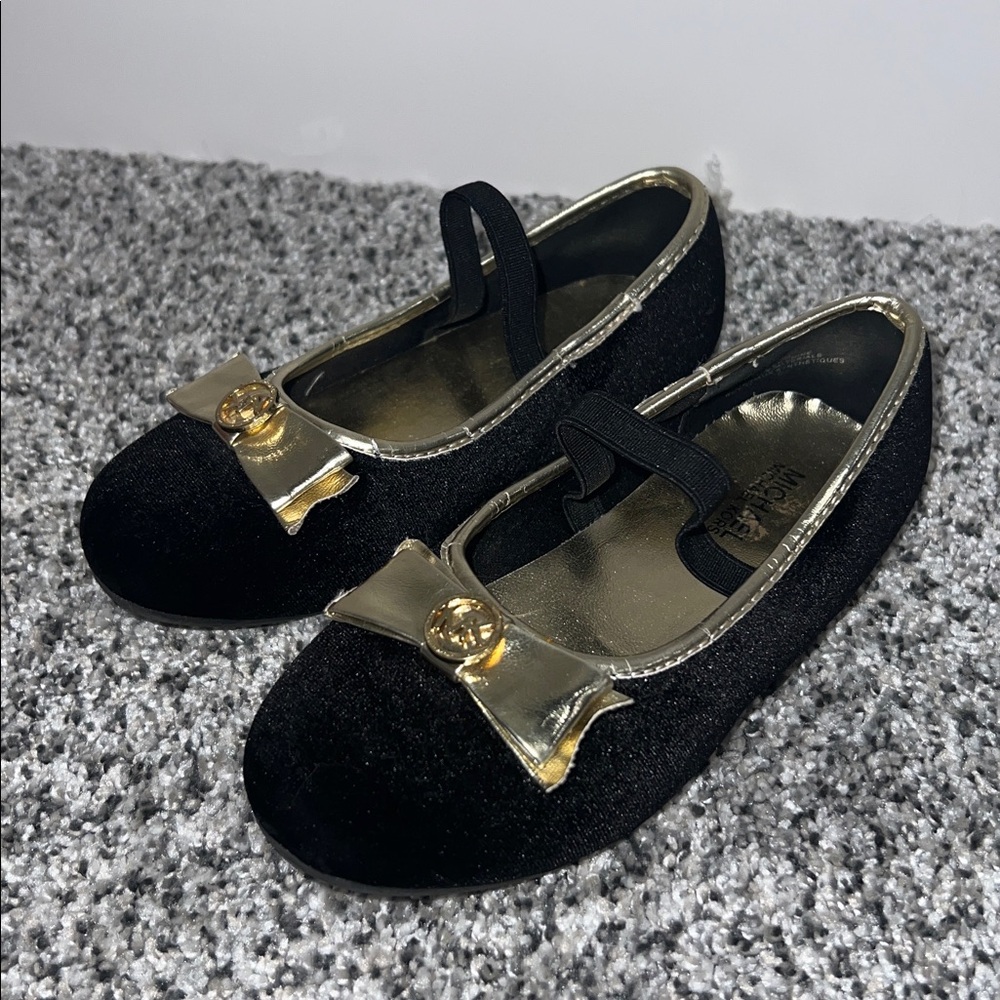 Michael Kors Black Velvet Shoes with Gold Bow Little girl 11